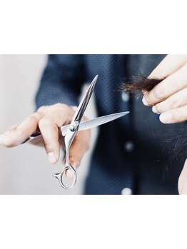 マンツーマンで一人一人に向き合ってくれるから、髪の悩みや理想のスタイルが伝わりやすいと好評♪《朝霞》