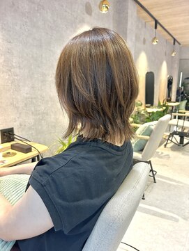 ヘイリー(HAILEY) 【大人こなれミディアム】くびれレイヤー 20代30代40代