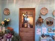 チャプター 千葉ニュータウン中央店(chapter)の雰囲気（入り口はお花屋さんの中にあります！）