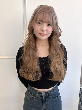 イル(ill) ミルクティーベージュ ウェーブ巻き