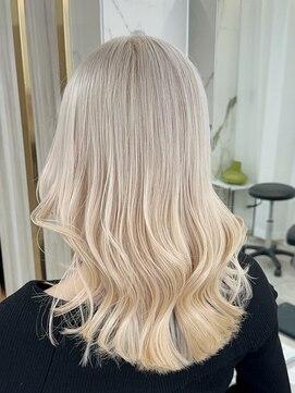 エトワール(ETOILE) 神戸三ノ宮ホワイトベージュブリーチハイトーン