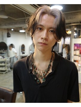 ピア ヤクイン(Pia Yakuin) エンドカラー　ウルフ　センターパート