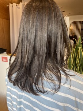 グロウ 万博記念公園(GLOW) 軽めのセミロング