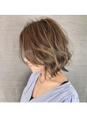 ハイライトボブ　切りっぱなし　ふんわりボブ　ミックス巻き
