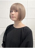 ベージュケアブリーチハイトーンカラーボブイメチェン前髪あり