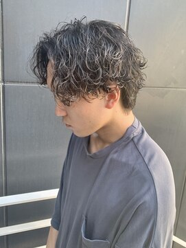 シオ ヘアー デザイン(Sio. hair design) ミディアムセンターパート 波巻きパーマ