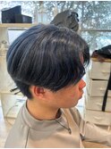 センターパートマッシュ　ハイライト　アッシュブルー