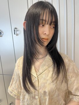 ラビリンス(Labyrinth) 大胆に入れた顔周りのレイヤーがオシャレなロングヘア