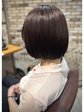 バルベストーキョーサウス(BARBES TOKYO SOUTH) ルビーブラウンで魅せる、艶ボブスタイル【和泉】