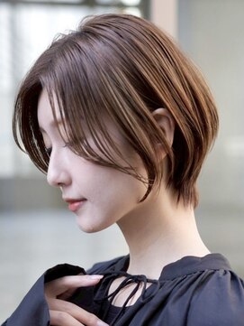 エリマ 横浜西口(elima) 横浜西口顔周りレイヤーカットくびれヘア切りっぱなしボブ30代