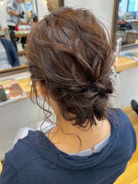 モーラ 鳳店(MOLLA) 大人抜け感の低めルーズシニヨン