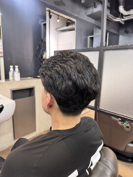 クロムトウキョウ ザ バーバー 新宿本店(CHROM TOKYO the Barber) ローテーパーフェード