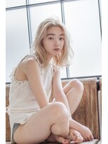 イーズ(e's)&nbsp;White beige　ネオウルフ　外ハネボブ