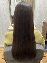 ☆ポイント5☆シアバターで毛先まで潤いとツヤを導いていきます♪