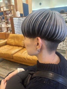 ノート ヘアーサロン(NOTE HAIR SALON) メンズライクレディースショートアンブレラシルバーグレーカラー