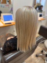 ヘアショップ エヌアンドエー 久喜菖蒲店(hair shop N&A)&nbsp;透明感が魅力◎ホワイトブロンド×ストレートスタイル