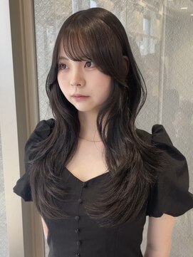 レイヤーカット×グレージュカラー