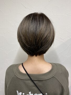 シュリット(schritt) 透明感柔らか味のあるプラチナショート 小岩井