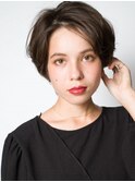 ナチュラル仕上げの大人かわいいハンサムショート