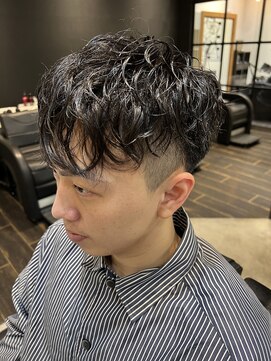 クオンヒール 堺筋本町店(QUON HEAL) スペインカール/フェードカット/スパイラルパーマ/刈り上げ