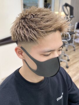 ベーア(Bar) フェードモヒカン短髪ベリーショートハイトーン刈り上げ束感