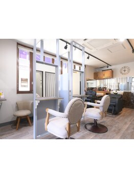 神田駅徒歩1分*大人女性の為のワンランク上の上質空間が自慢のカラー専門店♪ごゆっくりおくつろぎ下さい♪