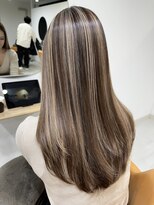 イト(ito.)&nbsp;脱白髪染めコントラストハイライト_ハッシュカット_フルバング