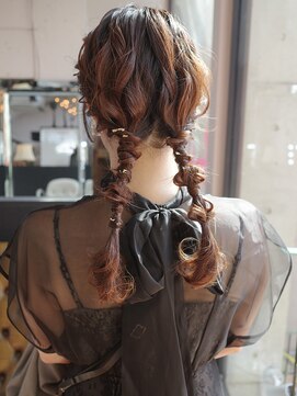 モアナサーフライダー(Moana surfrider) 【kawase_mai】大人可愛い10代20代30代40代　ツイン編み下ろし