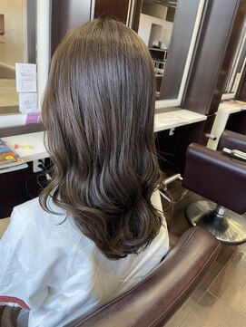 オリーブベージュ