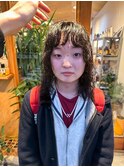 黒髪ミディアムレイヤースタイル