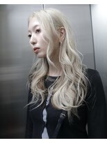 オーオシカシカスペース(OOO YY Space) ホワイトベージュにさりげないローライト