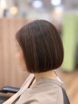 ヒビ(hibi)&nbsp;ツヤ感まとまる大人ボブ