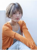 ハイトーンxカールのショートボブ