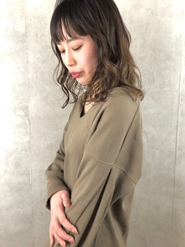 マッシュ アドベ 八戸ノ里(MASHU ADOBE) オリーブハイライトのグラデーション