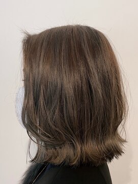 アンティカ(antika) 20代30代40代・白髪ぼかし・ハイライト・外ハネボブ
