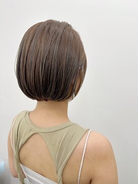 ゴットラトゥール(GOTTO LATOUR) ぱつっとボブの透明感アッシュベージュ