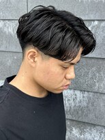 ヒュイル バイ ニアウ(Hwyl by Niau) ニュアンスパーマセンターパートメンズカットパーマスパイラル