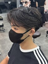 ジーニー 千葉(GENiE)&nbsp;ウルフ/アッシュブラック/カルマパーマ/ベリーショート/古荘竜生