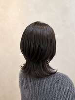 ウミト(Umito)&nbsp;暗髪くびれミディアムレイヤー