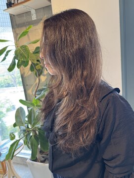 リアン ヘアー(Lien hair) クセを活かしたレイヤーパーマ風スタイル