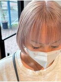 ミルクティーピンクショートボブハイトーンショートぱっつんボブ