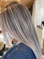 リード バイ ラグーン(LEAD by LAGOON)&nbsp;グラデーションバレイヤージュグレージュハイライトケアブリーチ