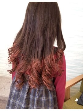 ラファミリア(la famiglia) 巻き髪アレンジカラー
