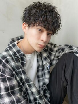 イオ 本厚木(io) 黒髪マッシュニュアンスパーマビジネスメンズカット刈り上げ