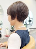 大人可愛いひし形ハンサムショートボブ前下がりグレーベージュ