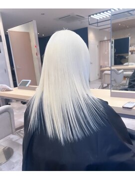 モニカ 原宿店(MONIQA) ホワイトカラー