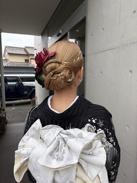 アチーブリス(achieve Liss) 成人式ヘアメイクシニオン前撮りお呼ばれヘアスッキリアップヘア