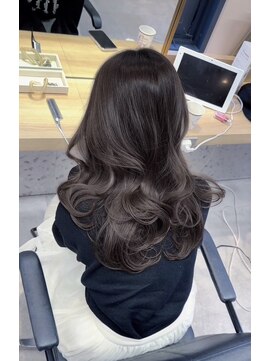 エミュ(emu) 韓国風レイヤーカットで 可愛く巻き髪◎