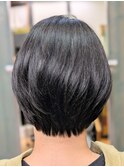 上品さと軽さを両立したショートグラボブ