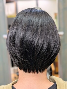 ジョカーレ(giocare) 上品さと軽さを両立したショートグラボブ